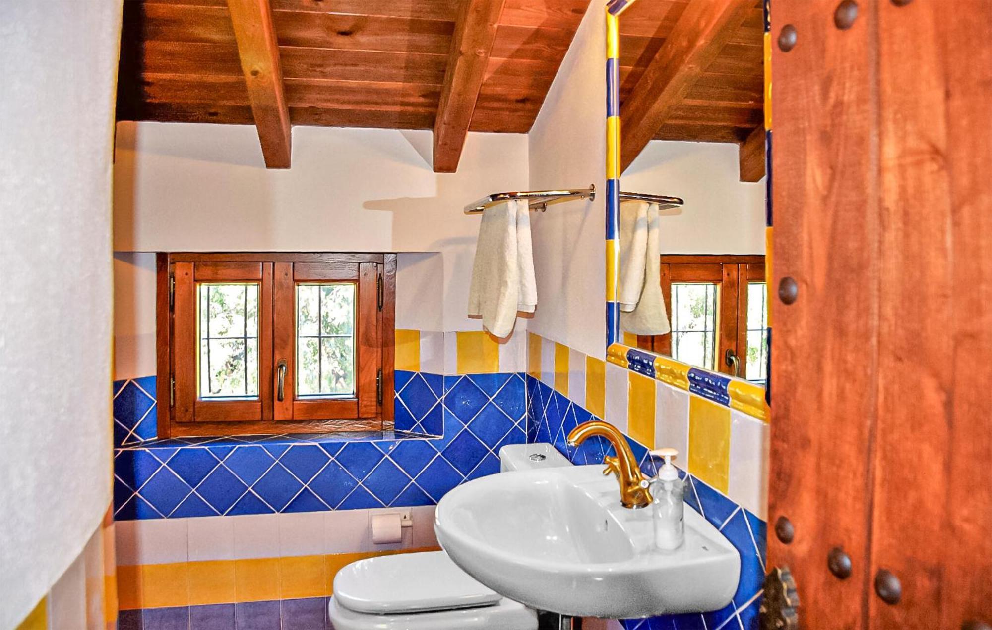 Lovely Home In Cortes De La Frontera With Kitchen Exterior foto
